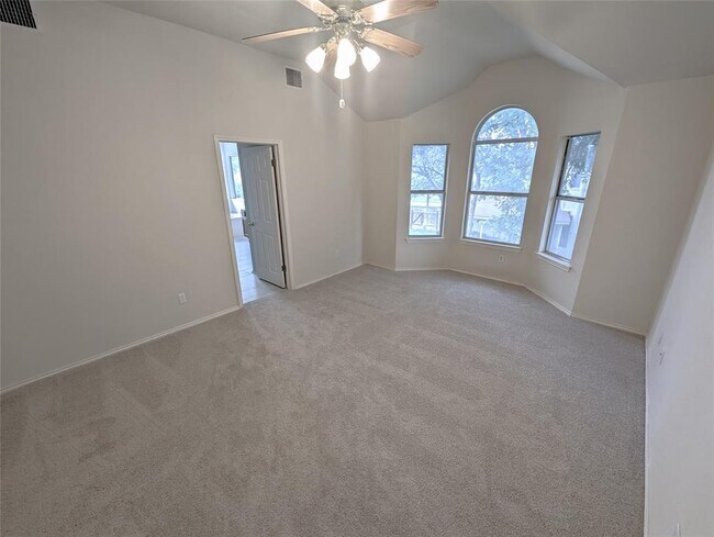 Building Photo - 303 N Carriage Hills Dr