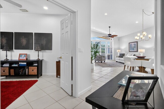 Building Photo - 7116 Cataluna Cir