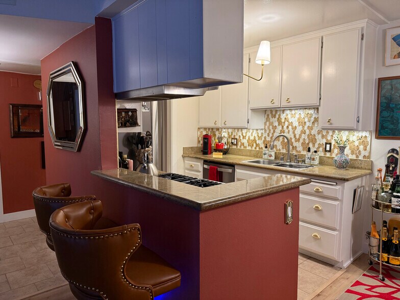 Building Photo - 4524 Tujunga Ave