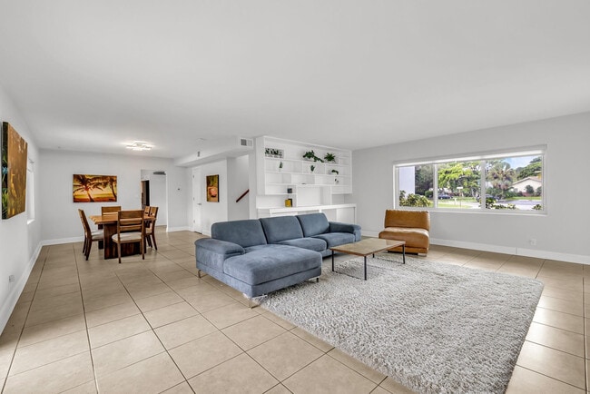 Building Photo - 2812 NE 27th St