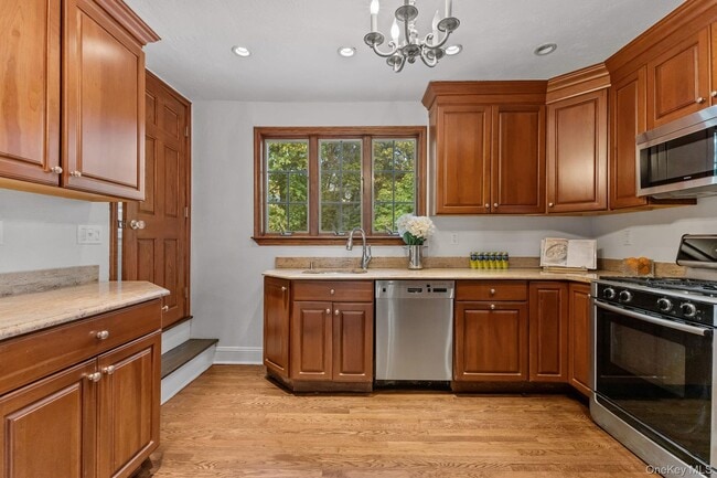 Building Photo - 202 E Garden Rd