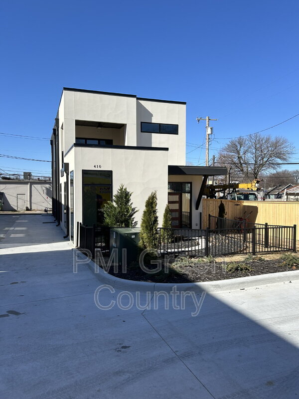Primary Photo - 410 N 1st St