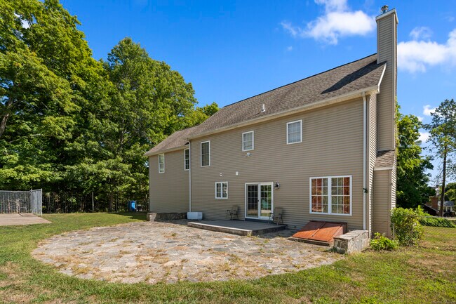 Building Photo - 802 Evergreen Ave