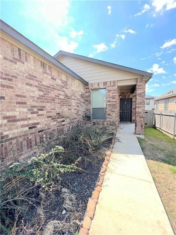 Building Photo - 901 Solitude Dr