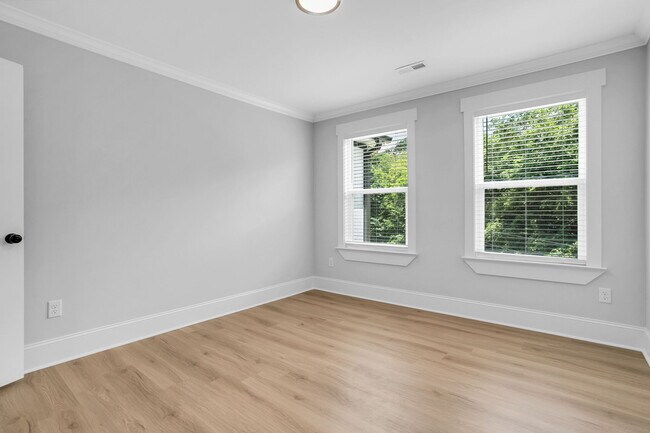 Building Photo - 108 Averill St