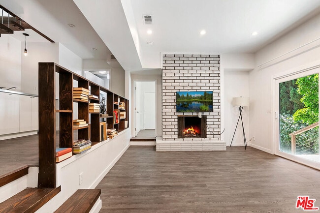 Building Photo - 3729 Reklaw Dr