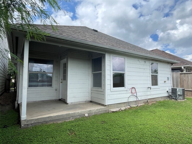 Building Photo - 811 Forest Hillside Ln