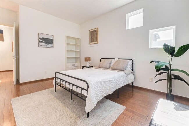 Building Photo - 4115 Chartres St