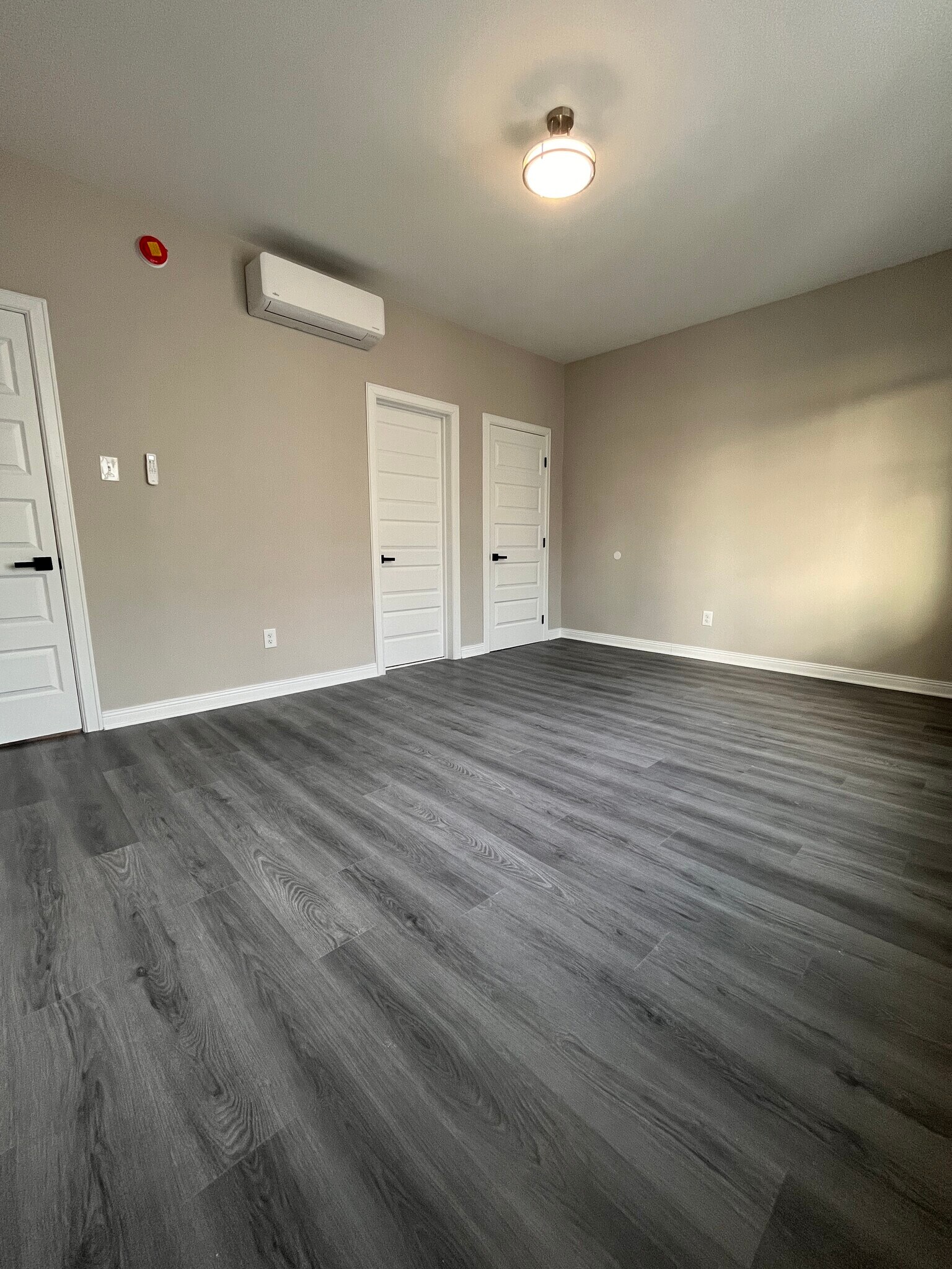 Building Photo - 101 S Victoria Ave