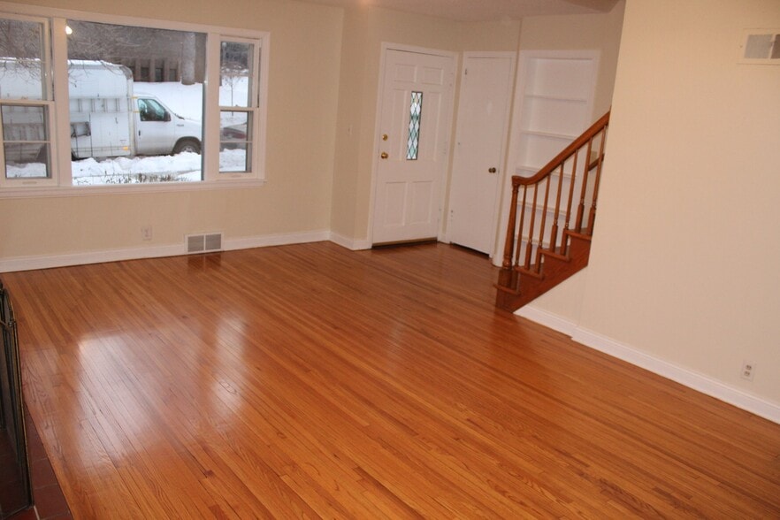 Building Photo - 317 2nd St