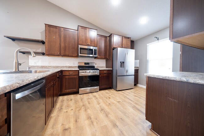 Building Photo - 15141 Emory Cir