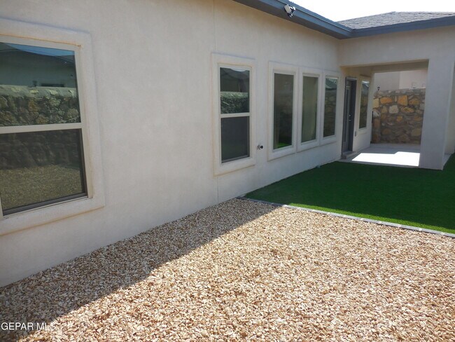 Building Photo - 7405 Norte Portugal Ln
