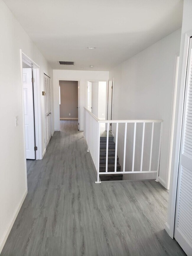 Building Photo - LB2506