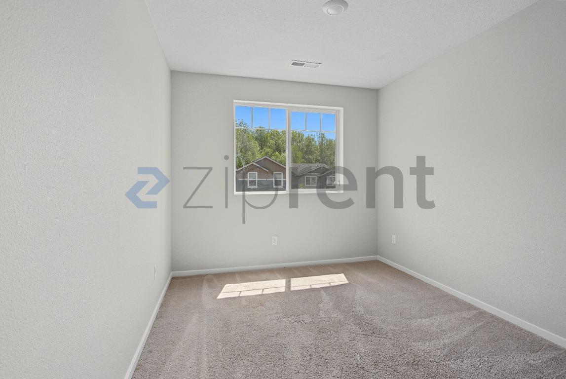 Building Photo - Unit
