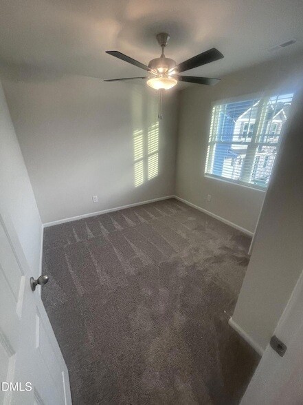 Building Photo - 1002 Peony Ln