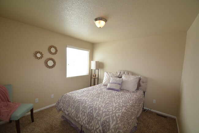 Building Photo - Beautiful 2-story home in D-49 available to move in on 05/01/2026! The owner allows 1 dog up to 7...