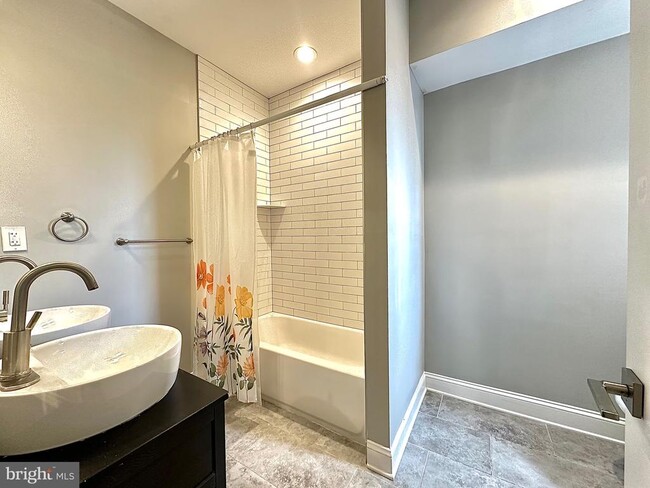 Building Photo - 2514 W Seybert St