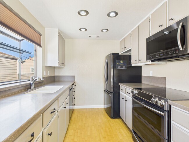 Building Photo - 2/2 Monterey Condo now available for rent