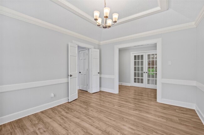 Building Photo - 911 Montview Dr