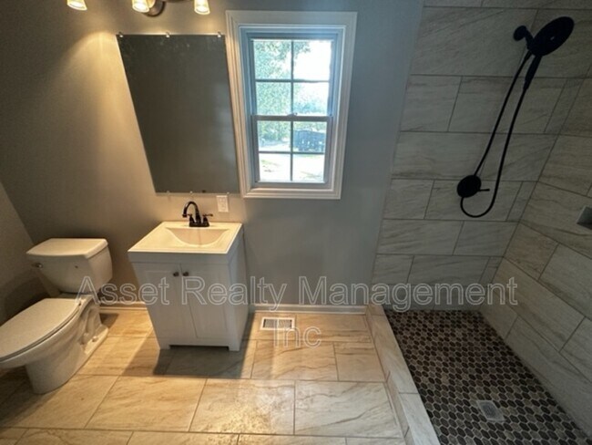 Building Photo - 2208 Sanderson Rd