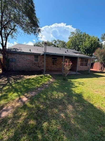 Building Photo - 1507 Sierra Dr