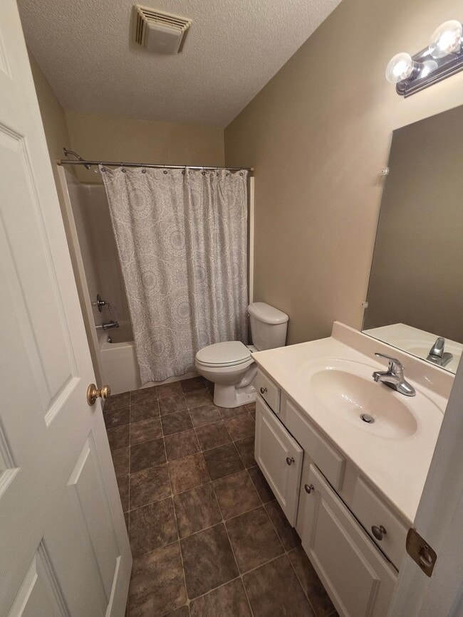 Building Photo - One story ranch 2b 2b  2 car garage level fenced back yard