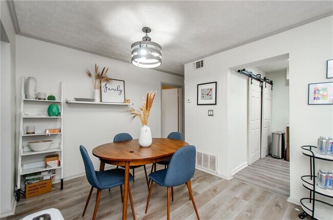 Building Photo - 5157 Roswell Rd NE