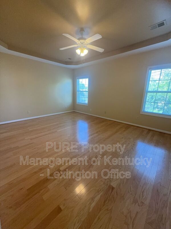 Building Photo - 4844 Clifford Cir