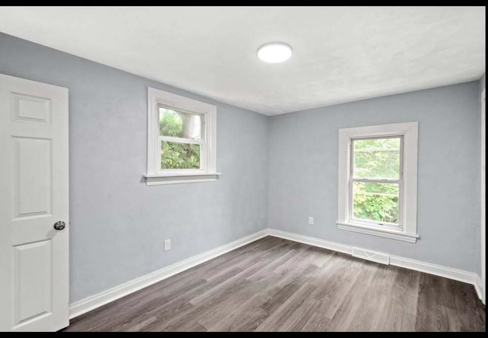 Building Photo - 716 5th Ave
