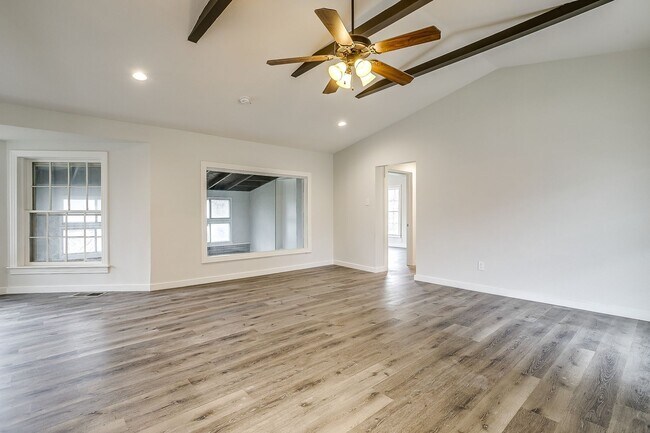 Building Photo - Fully Remodeled 3 Bed, 2 Bath Home in River Oaks w/ Basement- 76114