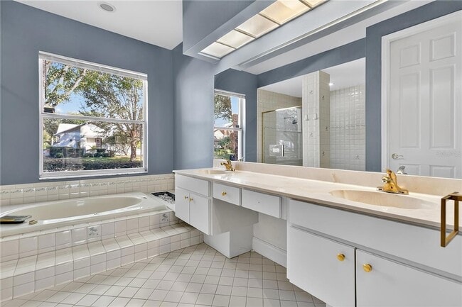 Building Photo - 6719 Fairway Cove Dr