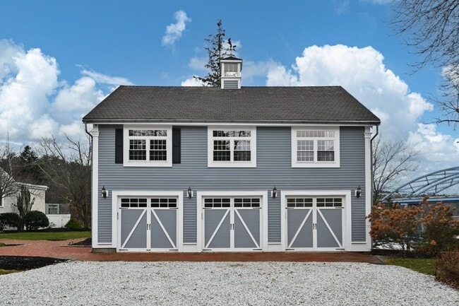 Building Photo - 1 Deer Is Rd