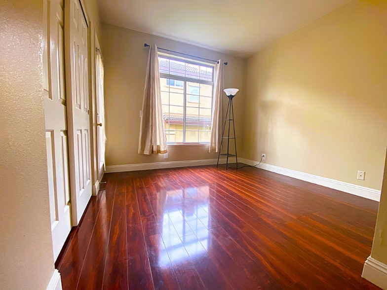 Building Photo - 7705 Chantilly Dr