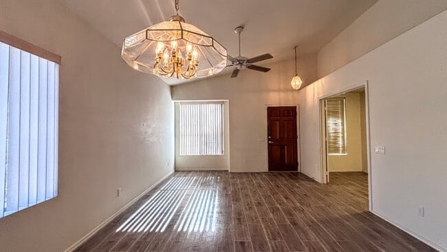 Building Photo - Spacious 4 bedroom 2 bath home near Sabino...