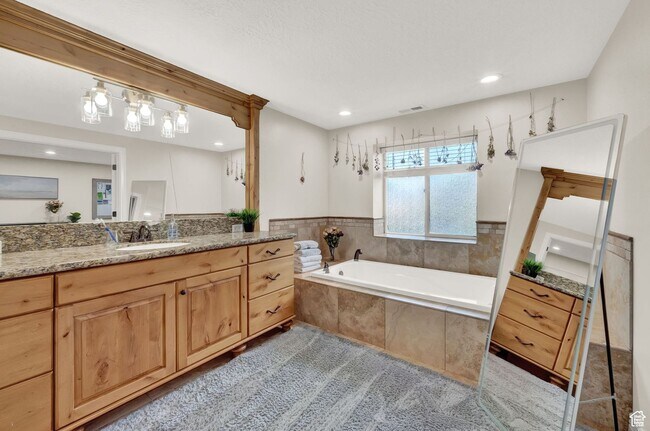 Building Photo - 1693 Crimson Oak Dr