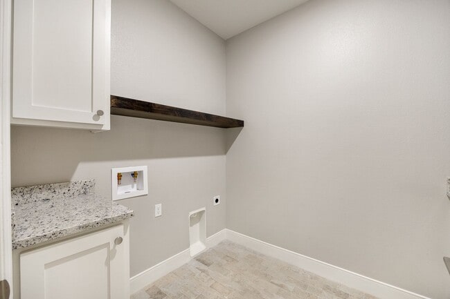 Building Photo - New construction 4 bedroom in Flint!