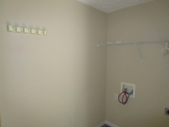 Building Photo - 315 High Ridge Ln