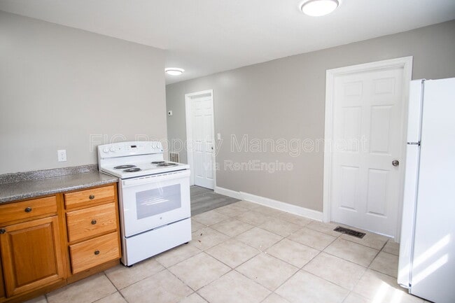 Building Photo - 5804 Old Rutledge Pike