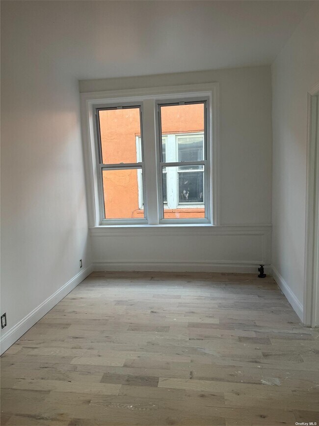 Building Photo - 739 Snediker Ave