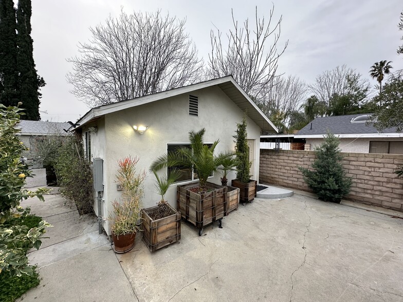 Building Photo - 7713 Owensmouth Ave