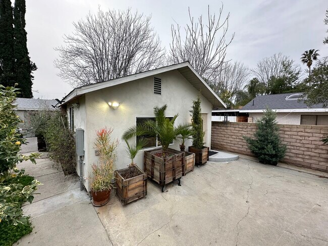 Building Photo - 7713 Owensmouth Ave