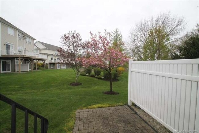 Building Photo - 49 Woodcrest Ln