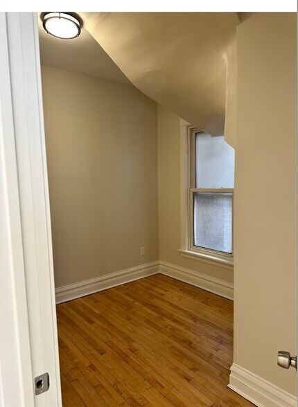 Bedroom - 1628 N Central Park Ave