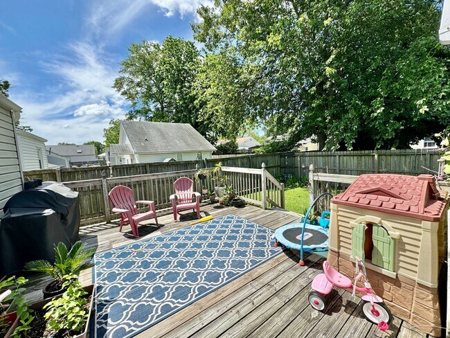 Building Photo - BEAUTIFUL HOME CLOSE TO AIRPORT AND MILITARY BASE.