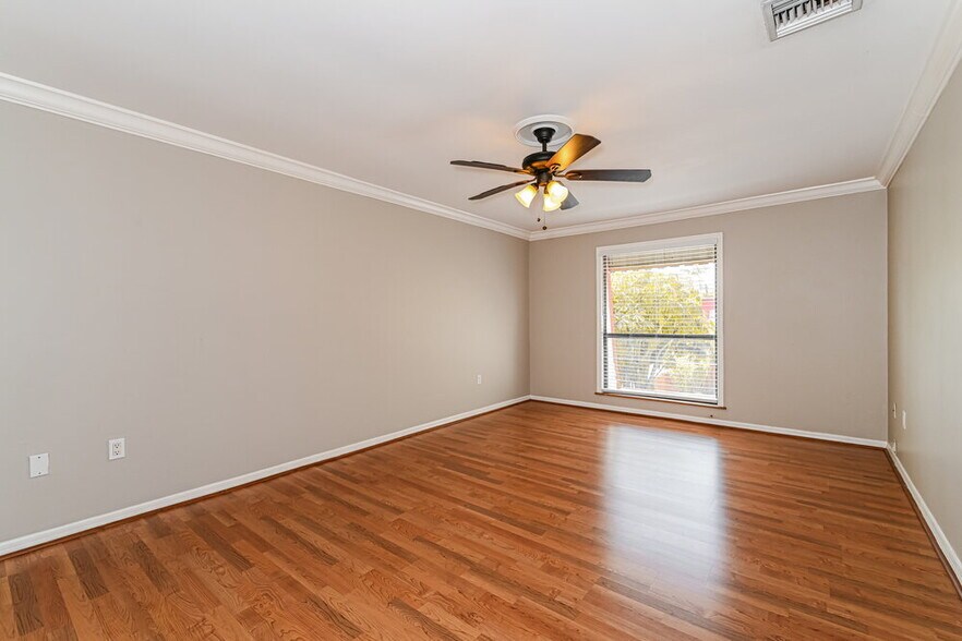 Building Photo - 10907 Meadow Lark Cove Dr