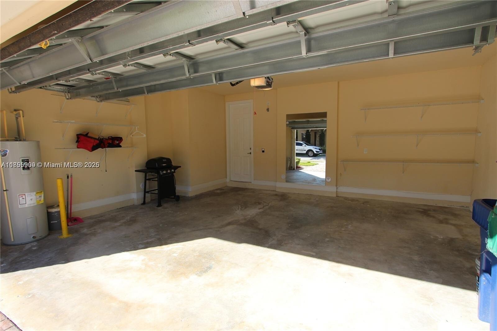 Building Photo - 9941 NW 86th Ter