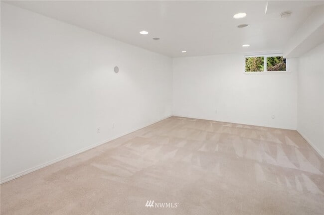 Building Photo - 3Bd/2.5Ba Bellevue Townhouse