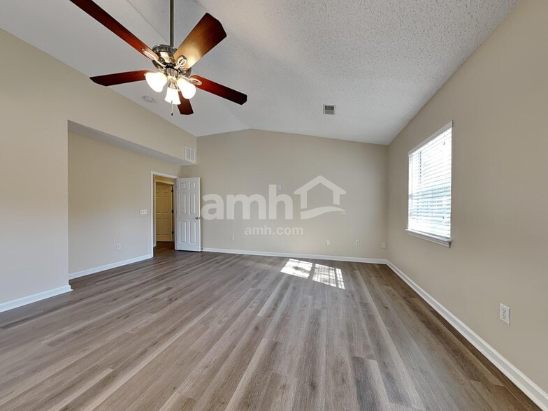 Building Photo - 14 Hidden Lakes Ln