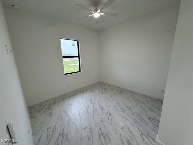 Building Photo - 1247 Kismet Pkwy W