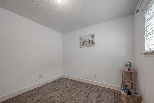 Building Photo - 9511 Farrell Dr